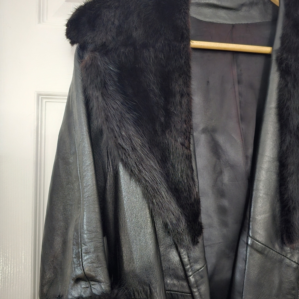 100% Genuine Black Leather Coat with Fur Trim - Picture 6 of 6